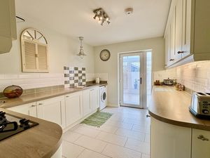 Kitchen- click for photo gallery